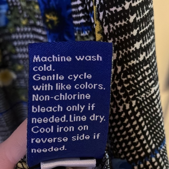 Super cute summer tank top! Size XXL made by Apt. 9!! - Picture 6 of 6